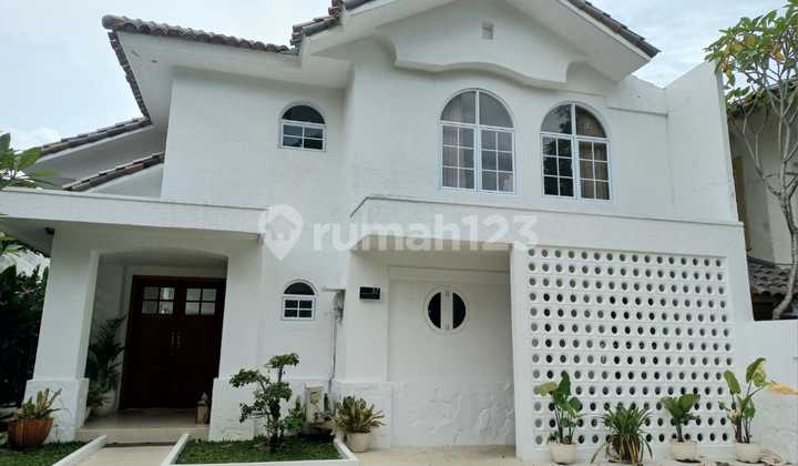 Nice House with SHM and Swimming Pool in Sentul City 2