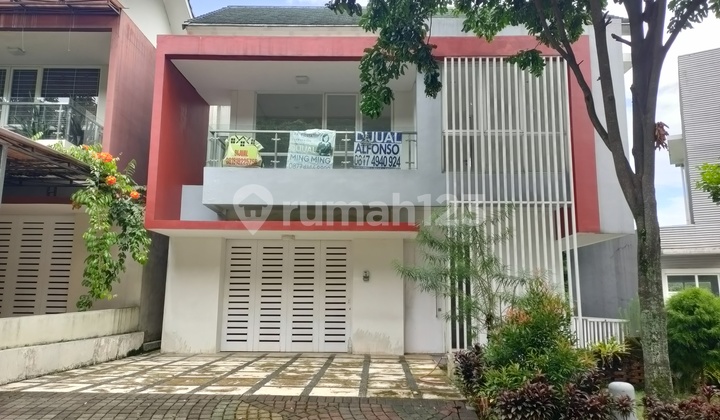 Rumah Tiga Lantai View Belakang Langsung Golf di Sentul City Rumah Tiga Lantai View Belakang Langsung Golf di Sentul City