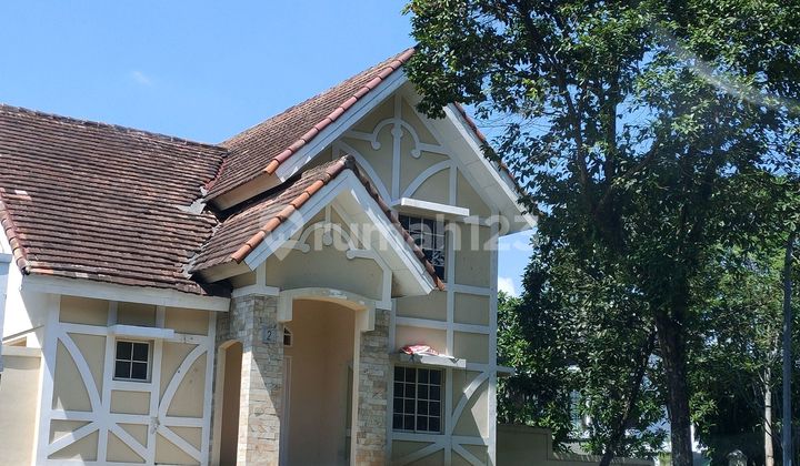 For Sale House Hook Very Spacious Yard In Sentul City Cluster 2