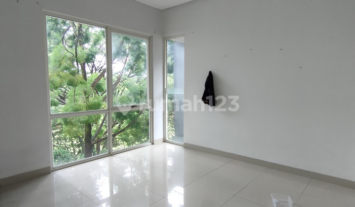 Three-Story House with Direct Back View of Golf Course in Sentul City 2