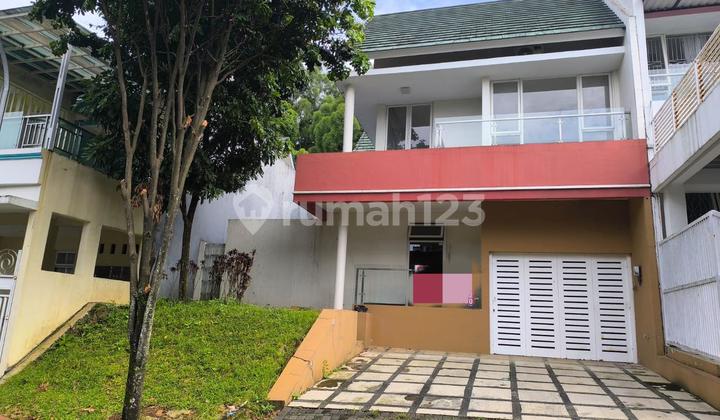 Two-Story House in a Safe and Comfortable Neighborhood
