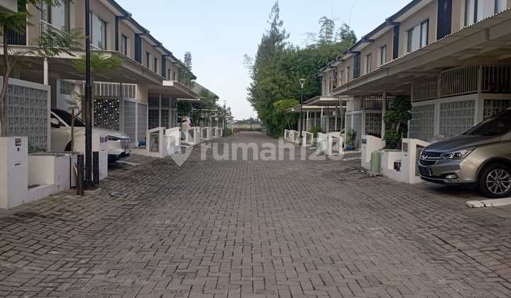 For Sale Ready-to-Occupy Home Royal Residence Near Graha Famili Citraland Pakuwon Mall 2