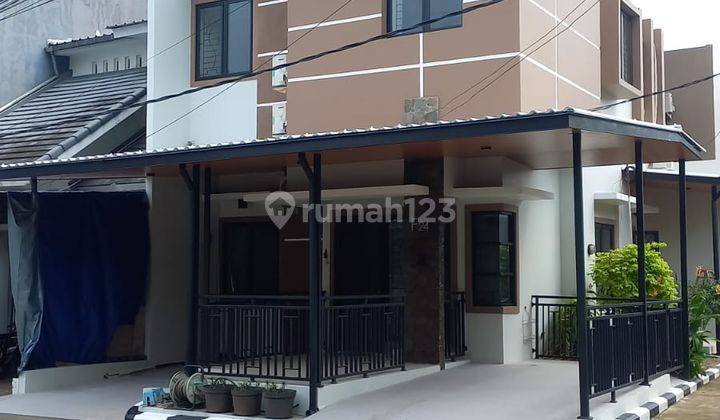 Rumah Minimalis Modern 4 Kamar Tidur di Cluster 1