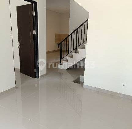 Rumah 2 Lantai Bagus Unfurnished SHM di Cireundeu, Tangerang 2