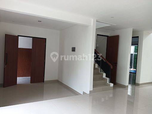 Rumah Baru Semi Furnished Ada Kolam Renang di Bintaro Jaya Sektor 9, Tangerang Selatan 2