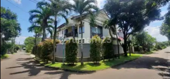 DREAM LUXURIOUS LUSH HOUSE HOOK + SWIMMING POOL STRATEGIC VETERAN BINTARO