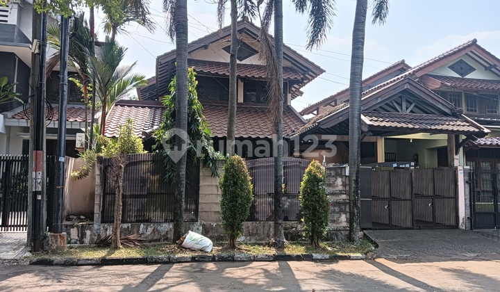 Rumah di Bintaro Jaya Sektor 3 - Lokasi Super Strategis 