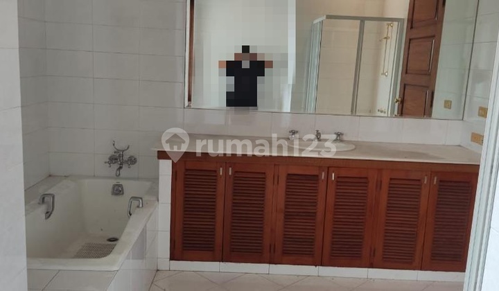 Luxury Hook House in Kuningan South Jakarta Price Can Be Negotiated 2