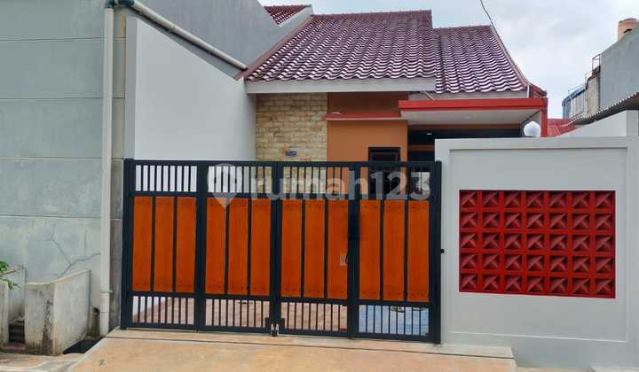 Rumah Baru Cantik Dalam Komplek Japos Tangerang Selatan