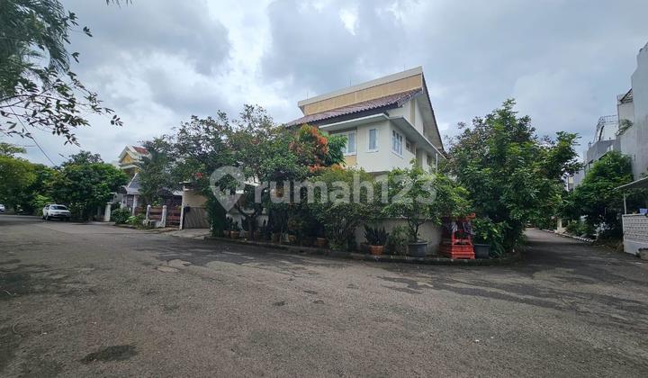STRATEGIC HOUSE NEAR MRT LEBAK BULUS - STRATEGIC LOCATION IN COMPLEX 2