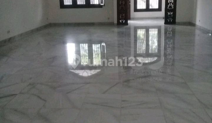 Rumah Strategis Di Kebayoran 2