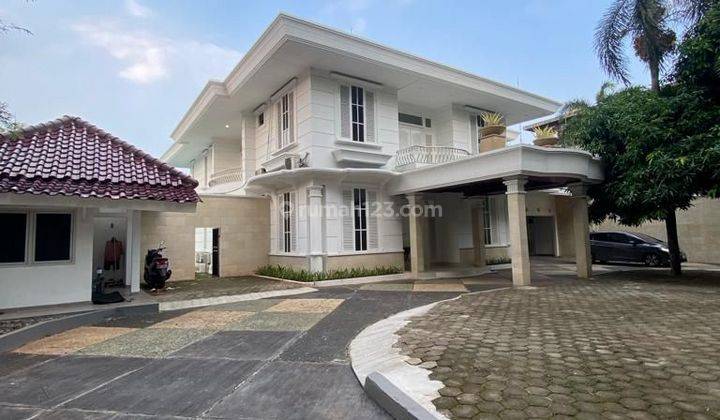 Rumah 2 lantai dengan Parkiran luas 1