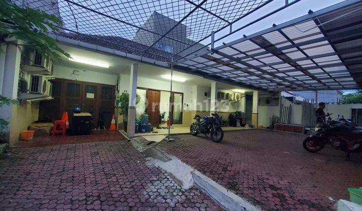 Rumah strategis di area scbd 1