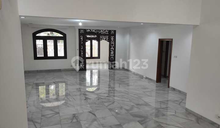 Rumah Strategis Di Kebayoran 1