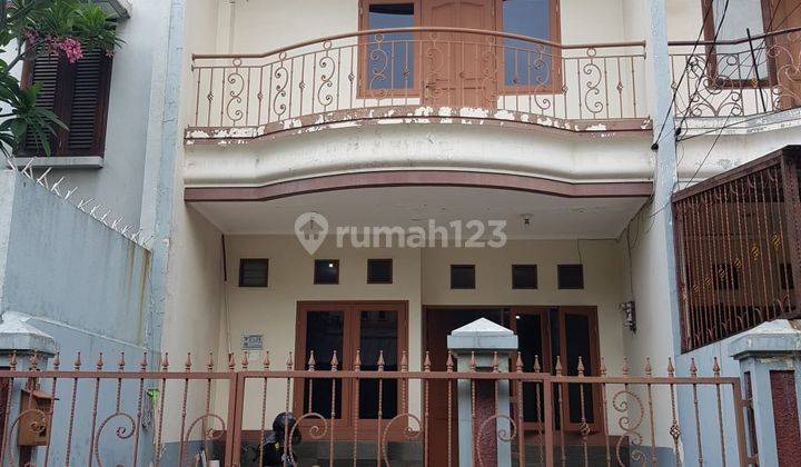 Tomang Rumah 2 Lantai Cocok Pasangan Muda