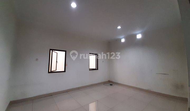 Tomang Rumah  Jalanan Lebar