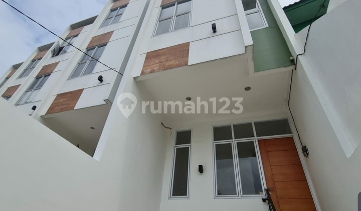 Taman Meruya Ilir Rumah Baru Tinggi Dari Jalan