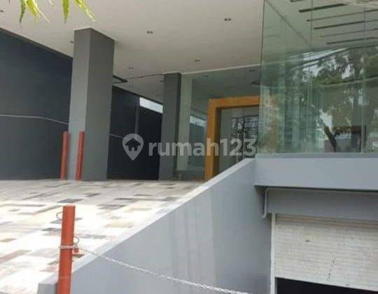 Gedung Baru dekat Ke Jalan Jendral Sudirman  1