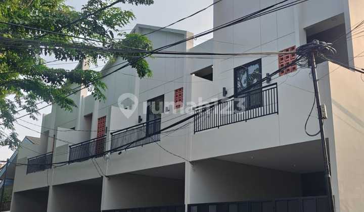 Duri Kepa Rumah Baru Hadap Timur Di Jalan Utama