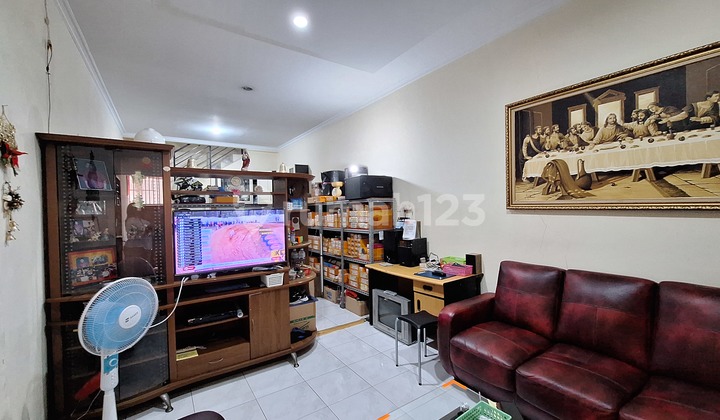 Latumenten Rumah Hadap Timur Akses Mudah ke Latumenten Raya