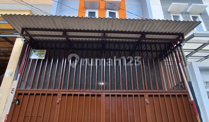 Latumenten Rumah Hadap Timur Akses Mudah ke Latumenten Raya