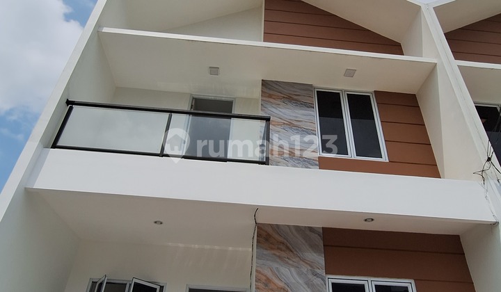 Meruya Rumah Gress Baru Jalanan Lebar Ada 2 Carport