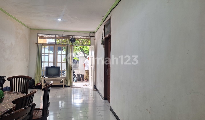 Tomang Old House Suitable for Boarding Near Harapan Kita Hospital 2