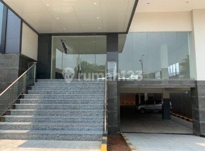 New Building Ready for Use on Main Road New Building Ready for Use on Main Road