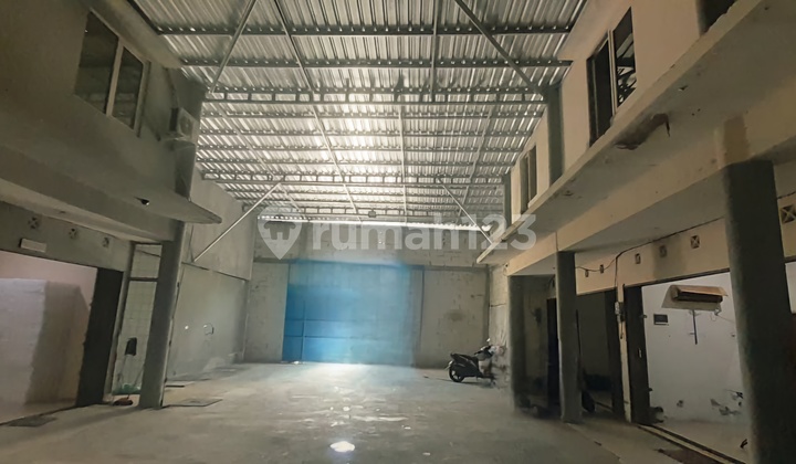 Warehouse & Shop House Puspowarno