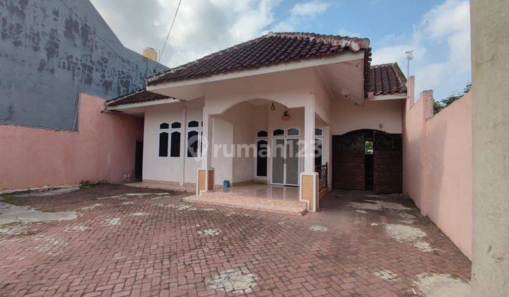 Rumah Bagus Pinggir Jalan Raya 1