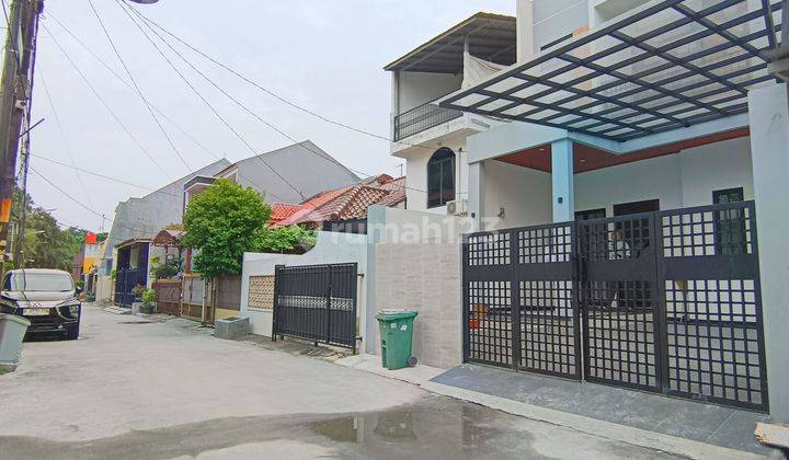 Dijual Rumah baru 2 Lantai dalam Komplek di Bintara Bekasi 2