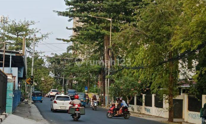 Rumah Luas Dan Murah Di Pinggir Jalan Raya Cempaka putih  2