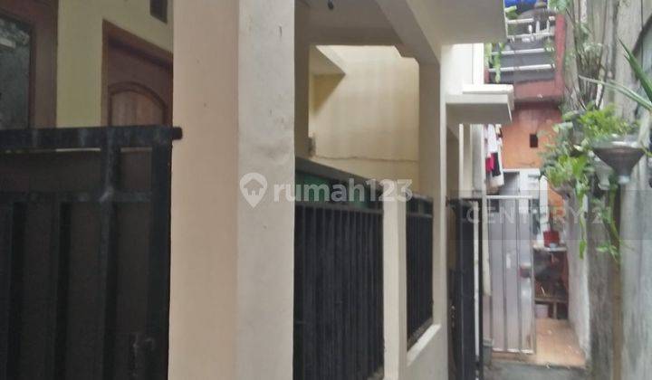 Di  Rumah Di Johar Baru Jakarta Pusat Dalam Gang 1