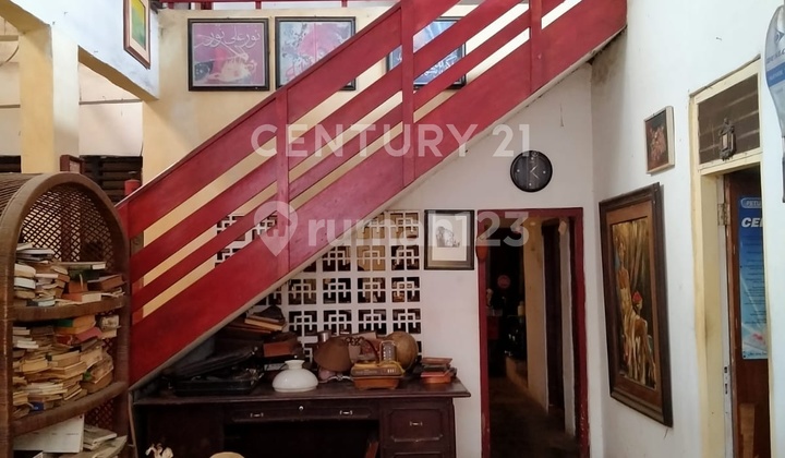 BANGUNAN TUA PINGGIR JALAN RAYA COCOK UNTUK BANGUN RUKO /KOSTAN  2