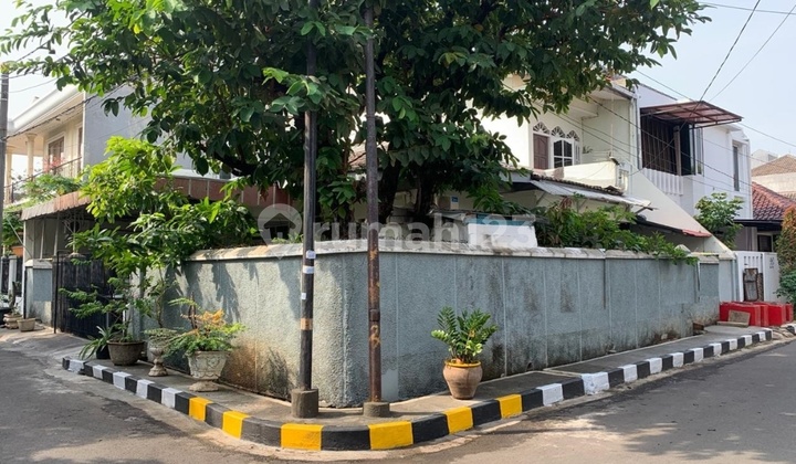 Rumah Tua Hitung Tanah Di Komplek Elit Rawamangun, Jakarta Timur Rumah Tua Hitung Tanah Di Komplek Elit Rawamangun, Jakarta Timur