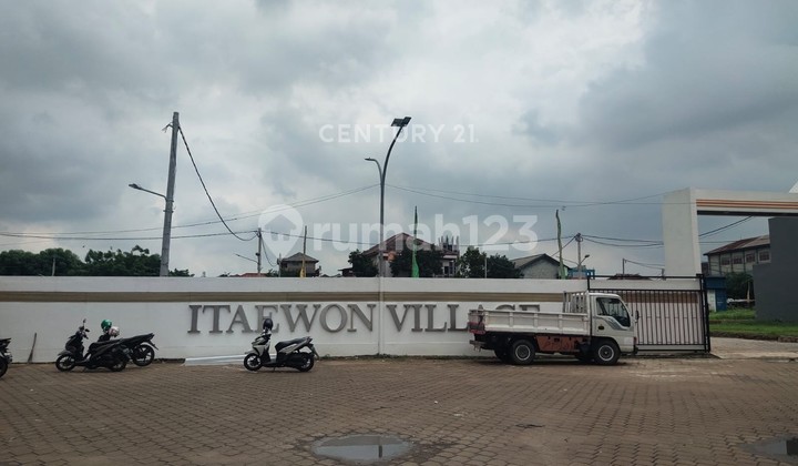 For Sale 2 Adjacent 2-Story Shop Houses Need Renovation in a Shop House Complex. 2