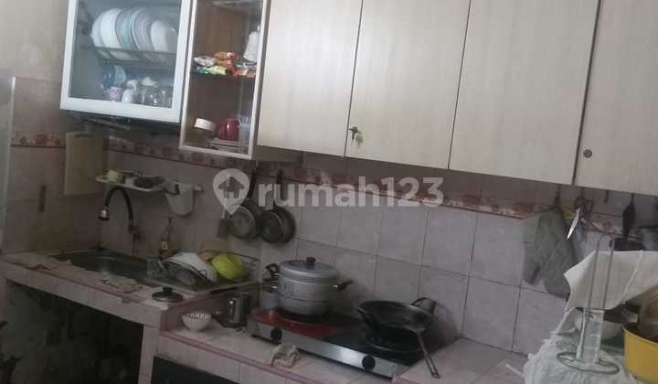 Ready-to-Occupy House in Duta Bintaro Housing Estate Ready-to-Occupy House in Duta Bintaro Housing Estate