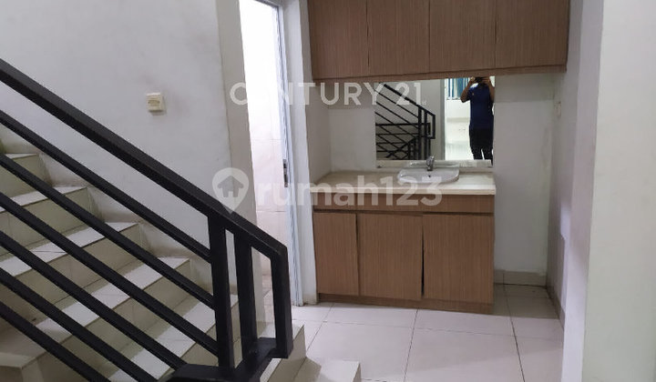 3-Storey Street-Side Shop House in a Strategic Pancoran Location 2