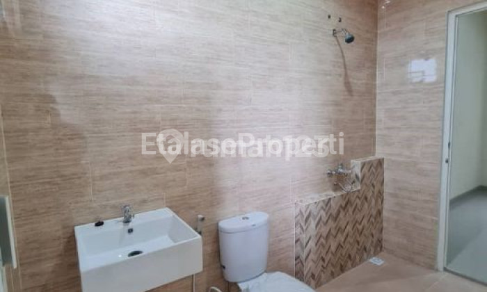 Disewakan Rumah Minimalis 2 Lantai Tenggilis Timur 9