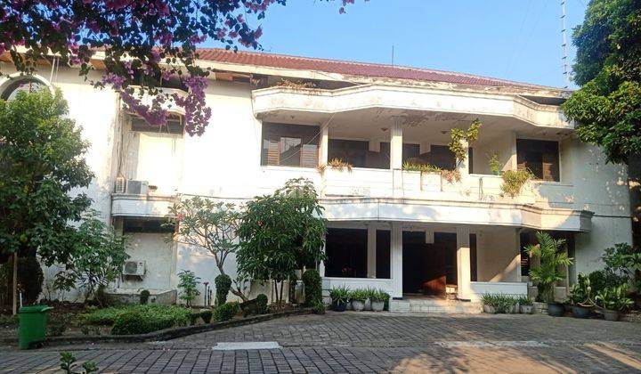 Rumah Bagus SHM di Puncak Permai, Surabaya 2