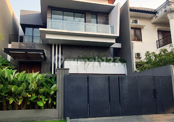 Rumah Bagus di Taman Golf, Citraland Surabaya Rumah Bagus di Taman Golf, Citraland Surabaya