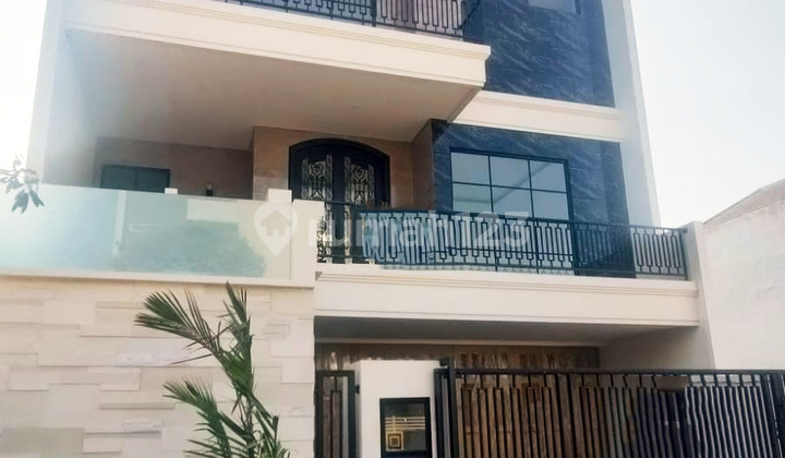 Rumah Bagus di North Emerald Mansion
, Surabaya Rumah Bagus di North Emerald Mansion
, Surabaya