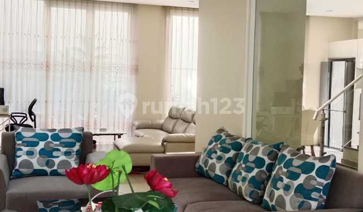 ruang keluarga rumah bagus shm di buona