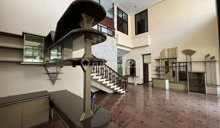 Rumah Bagus SHM di Jl. Argopuro
, Surabaya 2