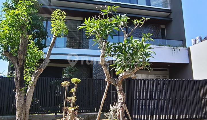Rumah Baru di North Emerald Mansion
, Surabaya