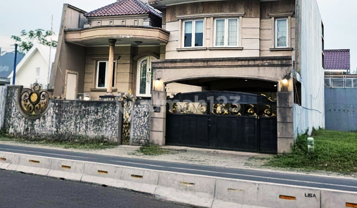 Rumah Semi Furnished Villa Taman Telaga, Citraland Surabaya Rumah Semi Furnished Villa Taman Telaga, Citraland Surabaya