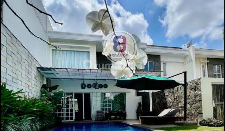 Dijual Rumah Taman Luas Nyaman Siap Huni di Blok M 1