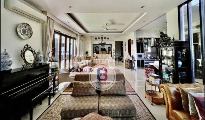 Dijual Rumah Taman Luas Nyaman Siap Huni di Blok M 3