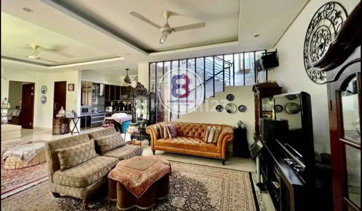 Dijual Rumah Taman Luas Nyaman Siap Huni di Blok M 6