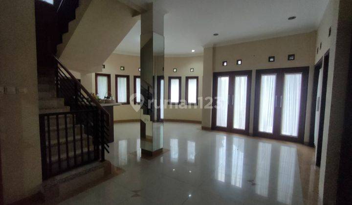 Rumah Bangunan 4 Lantai Cluster Nyaman di Bukit Dago Bandung 2